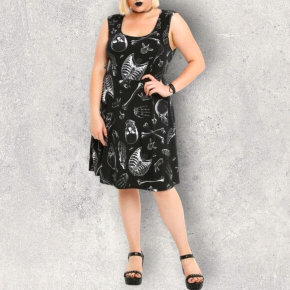 TORRIDโPlus black & white sleeveless skulls bones keyhole midi skater dress 1X - Picture 2 of 16